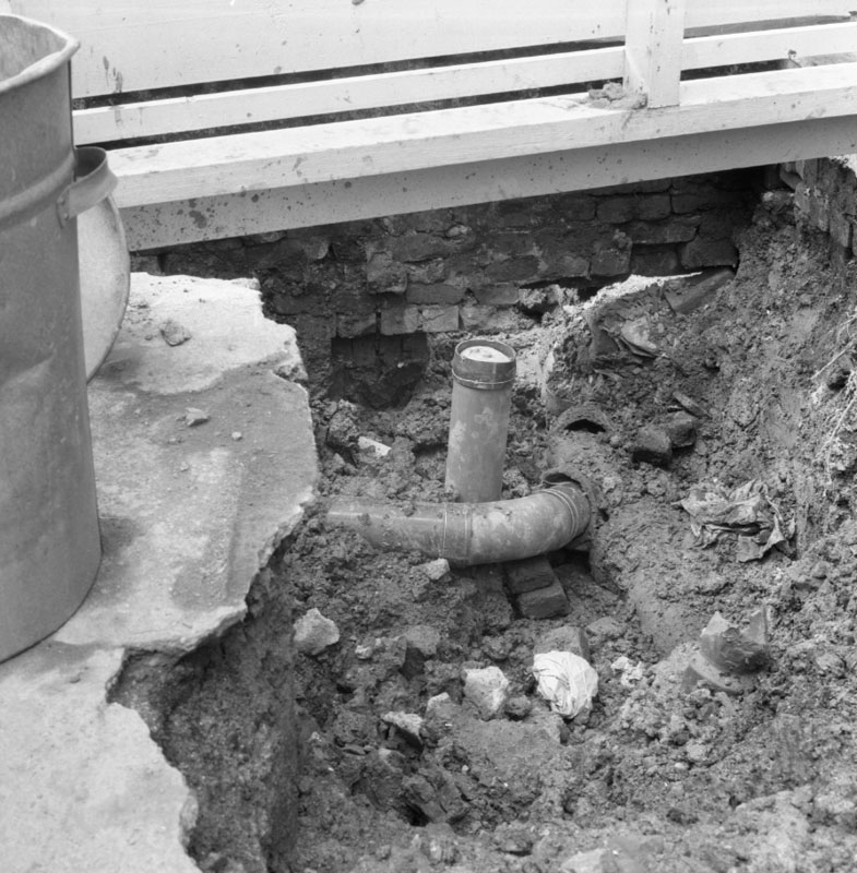a. No 45 Webb St, defective drains