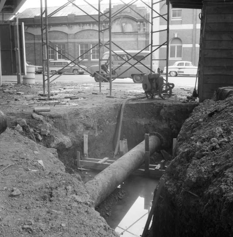 a. Thorndon Overbridge, Rising Main