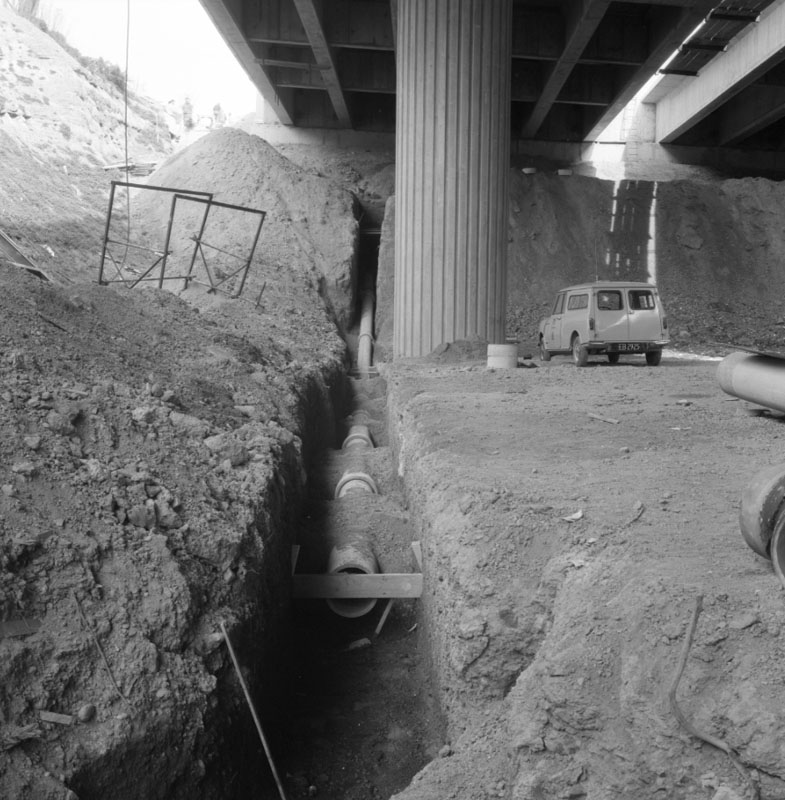 b. Thorndon Overbridge, Rising Main