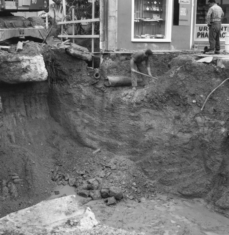 b. Pedestrian subway, Lambton Quay to Railway Station