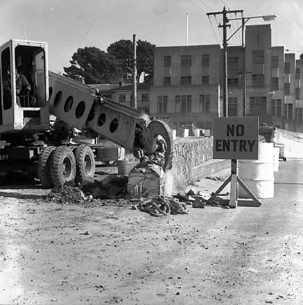 a. Gradall, Sydney Street