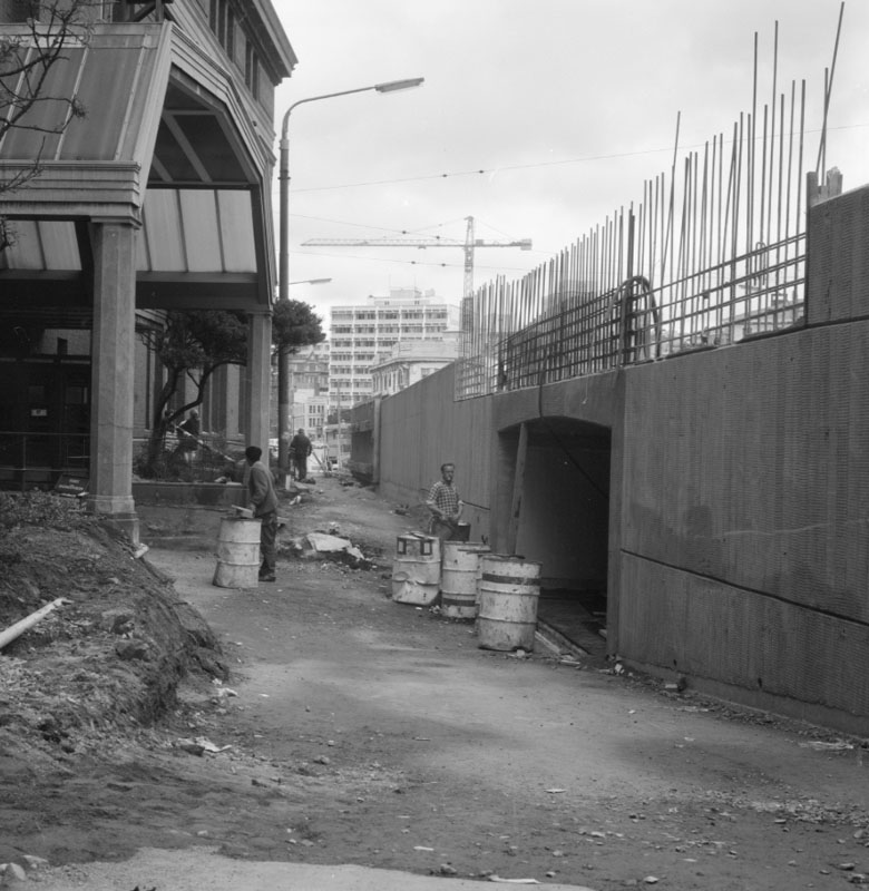 h. Pedestrian subway, Lambton Quay to Railway Station