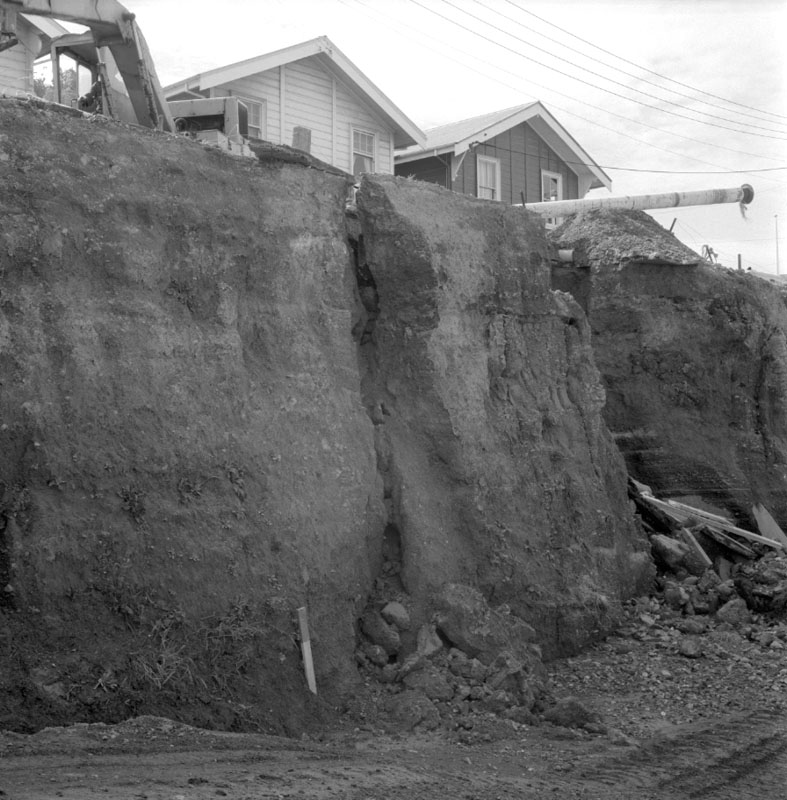 a. No 106 Tinakori Rd, burst main
