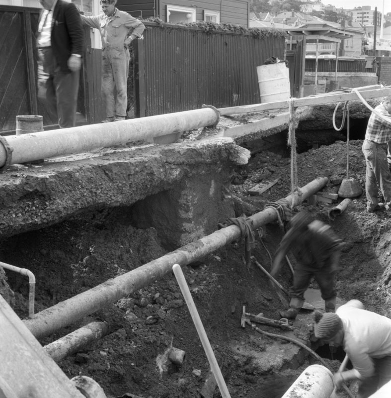 b. No 106 Tinakori Rd, burst main