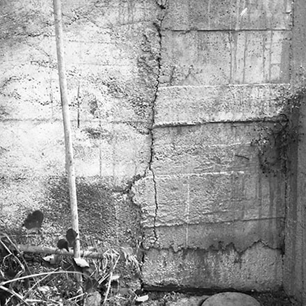 a. Cracked concrete wall, 60a Ferry Street