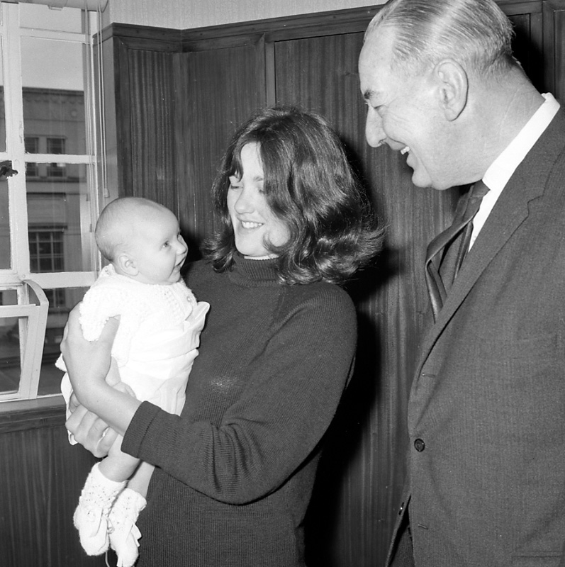 d. Mrs O Smuts-Kennedy and Family, Mr FW Pringle