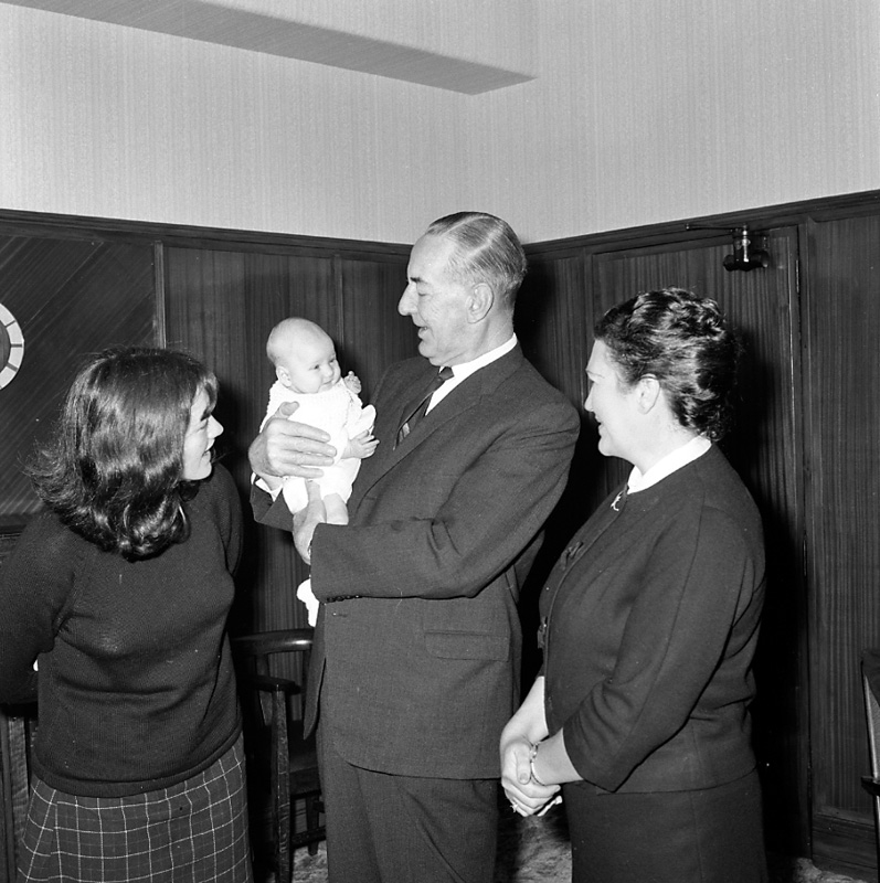 g. Mrs O Smuts-Kennedy and Family, Mr FW Pringle