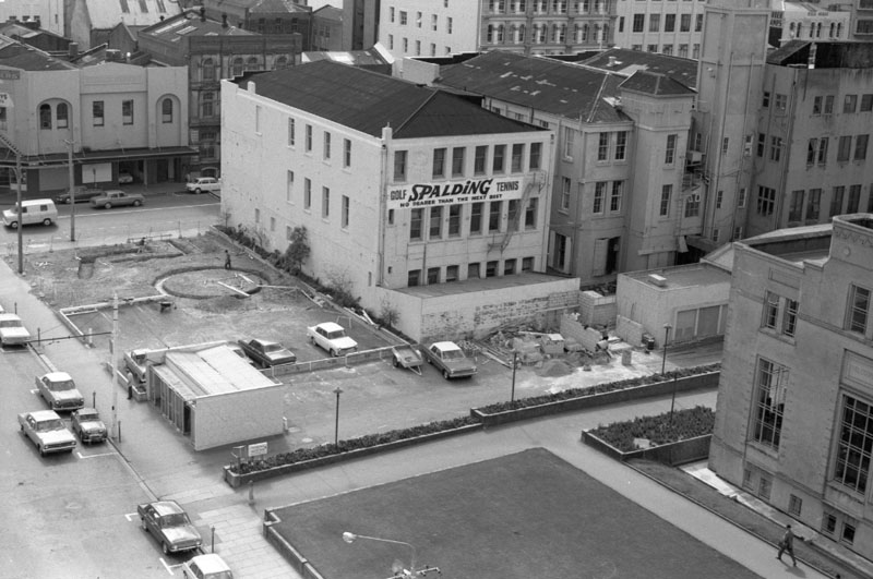 e. Sunken garden, corner Mercer Street and Victoria Street