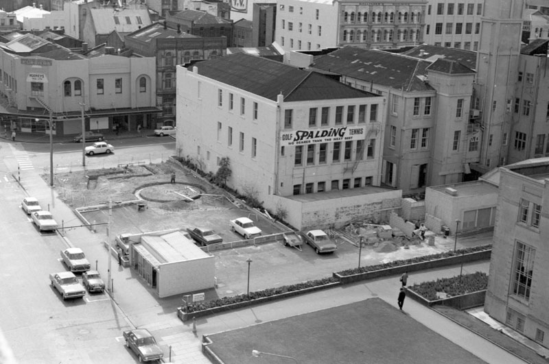 f. Sunken garden, corner Mercer Street and Victoria Street