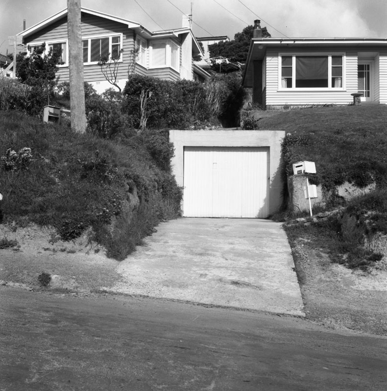 m. Accesses, Fraser Avenue, nos 58-31