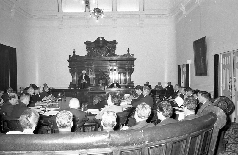 ac. New Council in Session