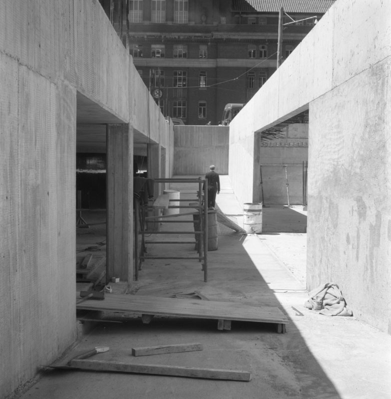 h. Pedestrian subway, Lambton Quay to Railway Station