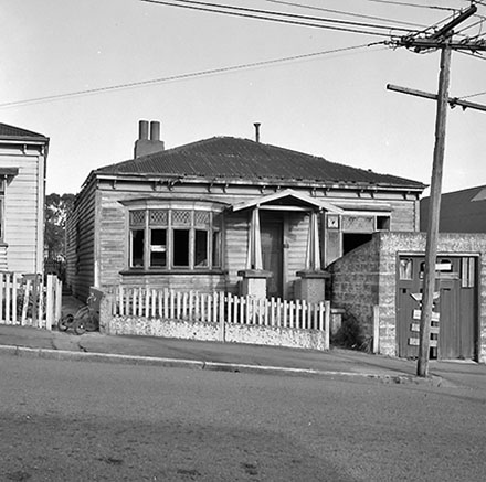 h. 9 Mein Street, a single-storey wooden building