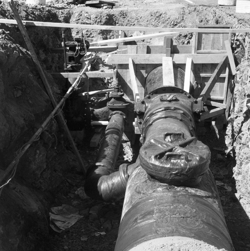 g. Haywards, Waterworks pumping station. Reservoir: Haywards, Waterworks pumping station, laying pipes