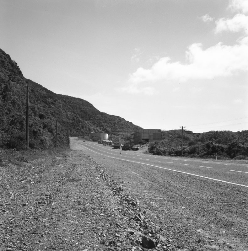 i. Haywards, Waterworks pumping station. Reservoir: Haywards, Waterworks pumping station, laying pipes