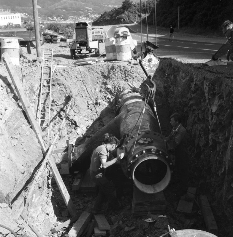n. Haywards, Waterworks pumping station. Reservoir: Haywards, Waterworks pumping station, laying pipes