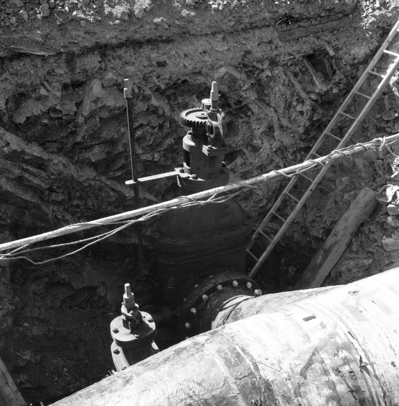 u. Haywards, Waterworks pumping station. Reservoir: Haywards, Waterworks pumping station, laying pipes