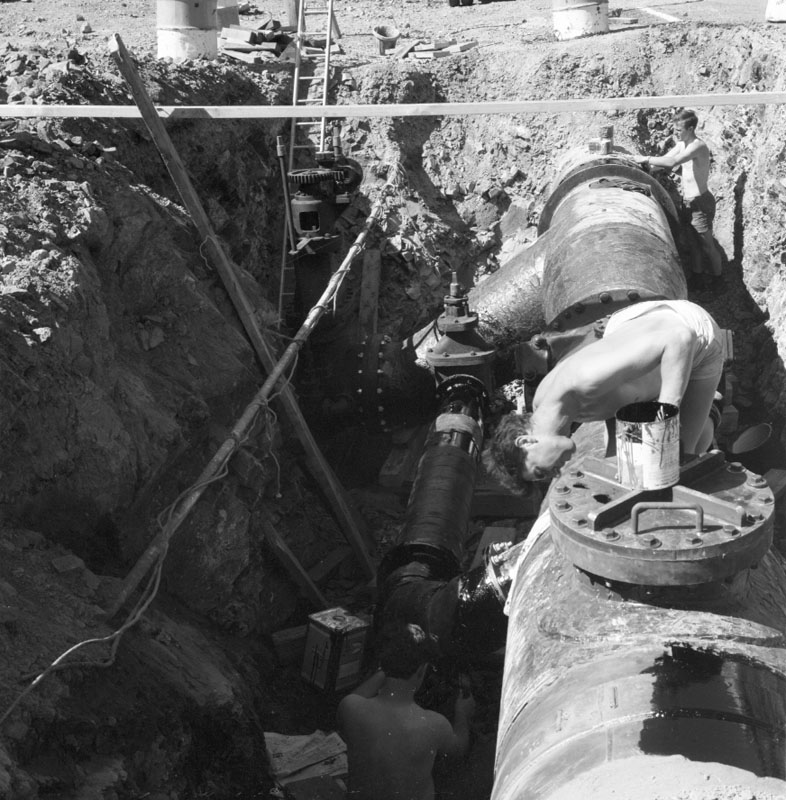 v. Haywards, Waterworks pumping station. Reservoir: Haywards, Waterworks pumping station, laying pipes