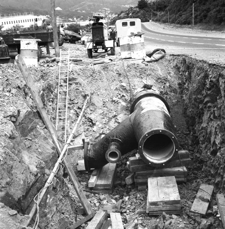 w. Haywards, Waterworks pumping station. Reservoir: Haywards, Waterworks pumping station, laying pipes