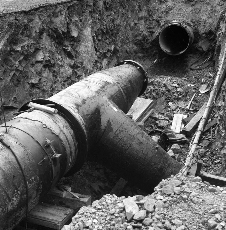 x. Haywards, Waterworks pumping station. Reservoir: Haywards, Waterworks pumping station, laying pipes