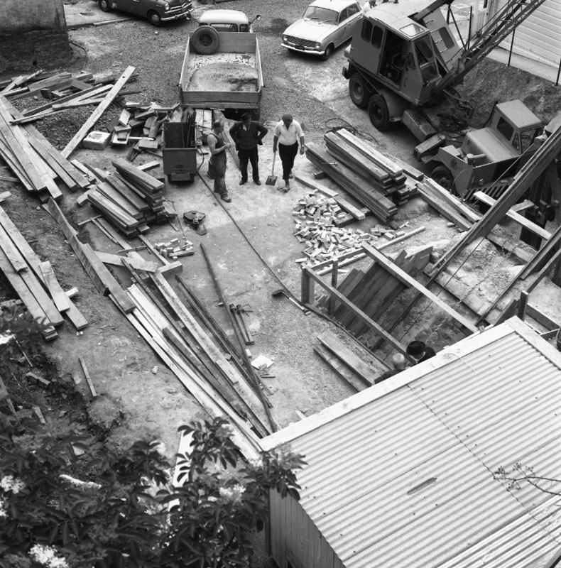 b. Properties in McDonald Crescent, tunnelling in Windsor Place, Drainage