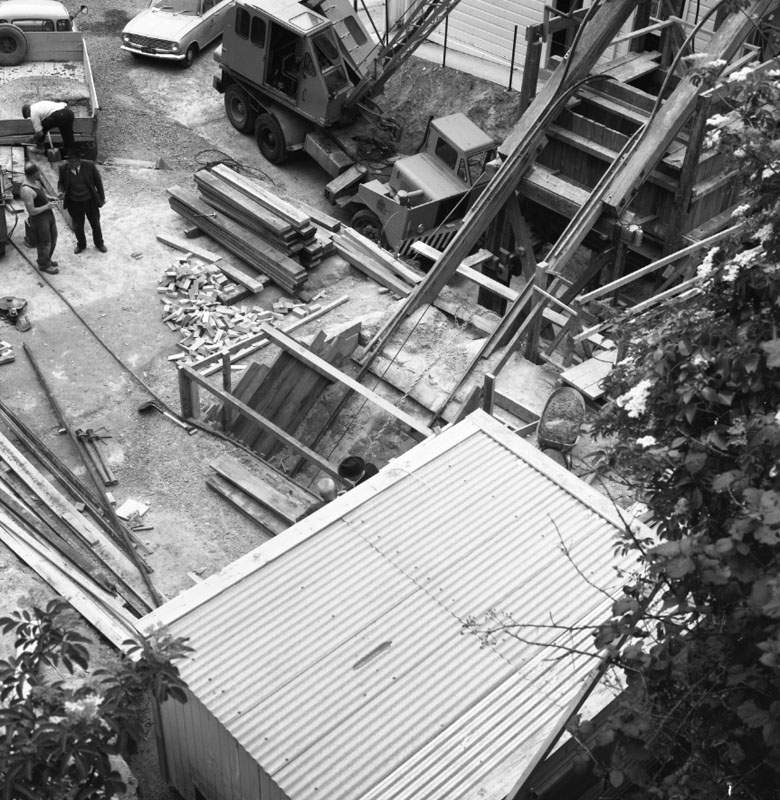 i. Properties in McDonald Crescent, tunnelling in Windsor Place, Drainage