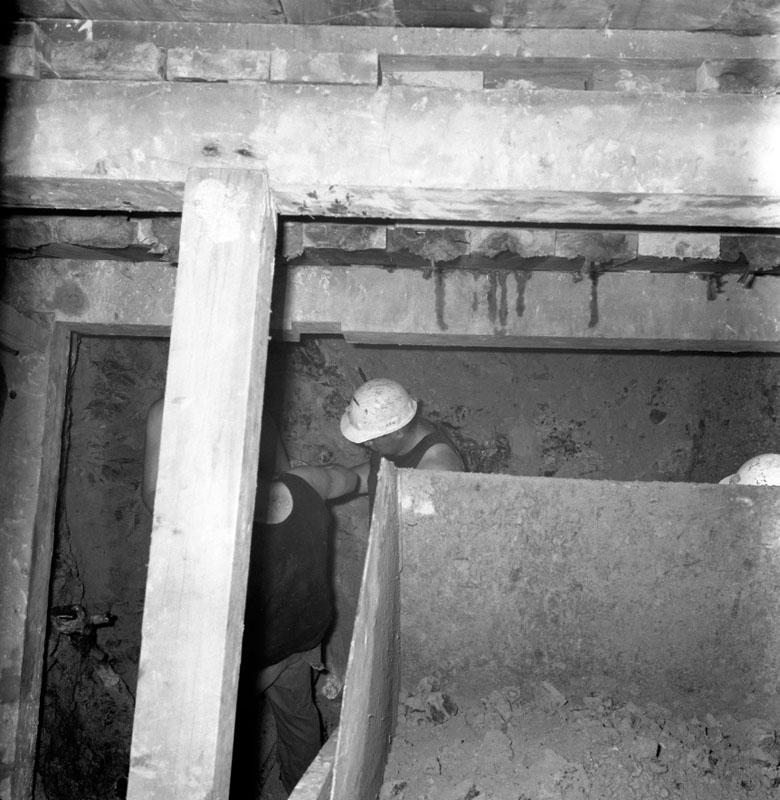 e. Windsor Place, drainage tunnel