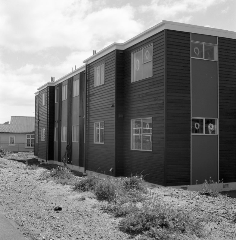 b. Flats, Miro St