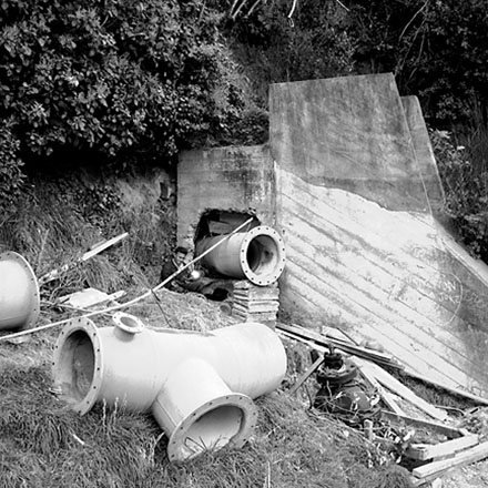 e. Workman welding pipes