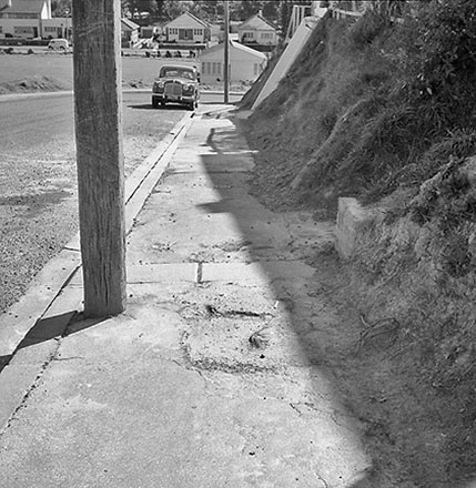 b. Footpath, pedestrian access, 13 Kinghorne Street