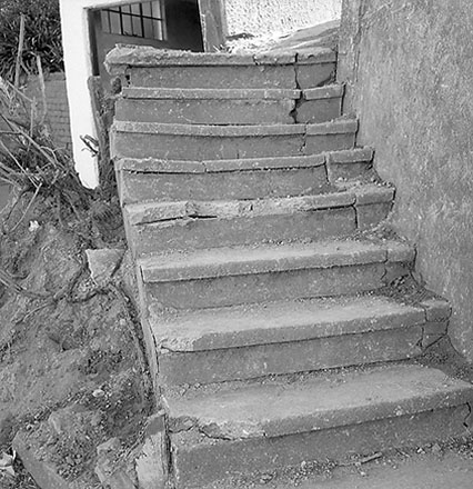 a. Footpath, pedestrian access, 13 Kinghorne Street