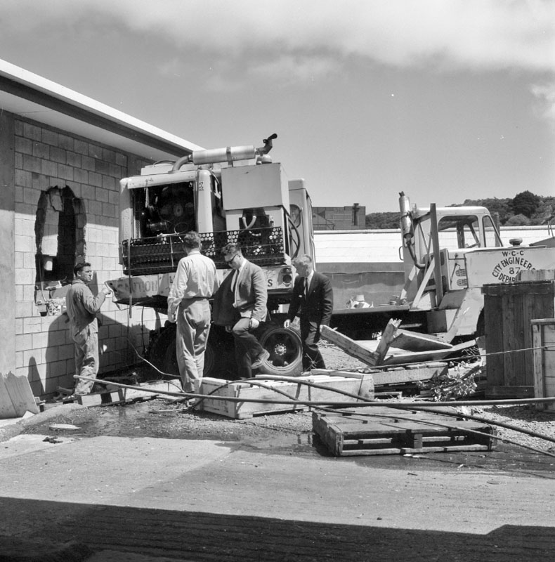 j. Accident to Gradall no 87, Gilbarco Factory, Tauhinu Road