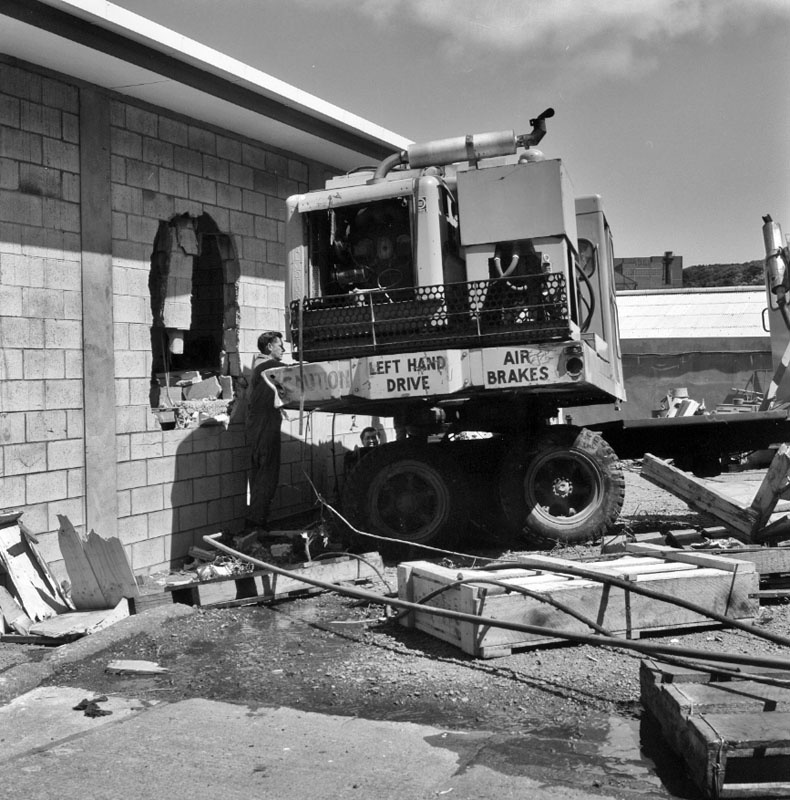 m. Accident to Gradall no 87, Gilbarco Factory, Tauhinu Road