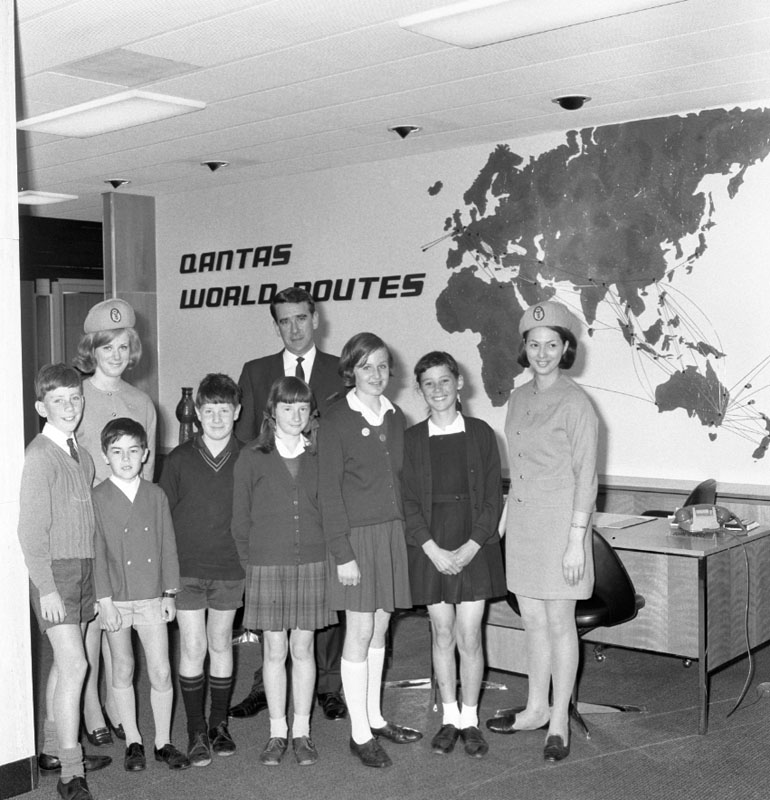 b. Traffic Safety Week, Qantas Airways, Featherston St