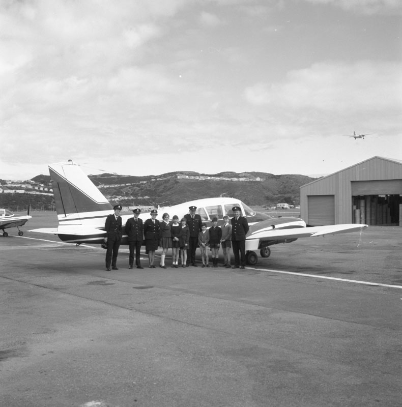 b. Traffic Safety Week, award winners leaving airport for sightseeing flight
