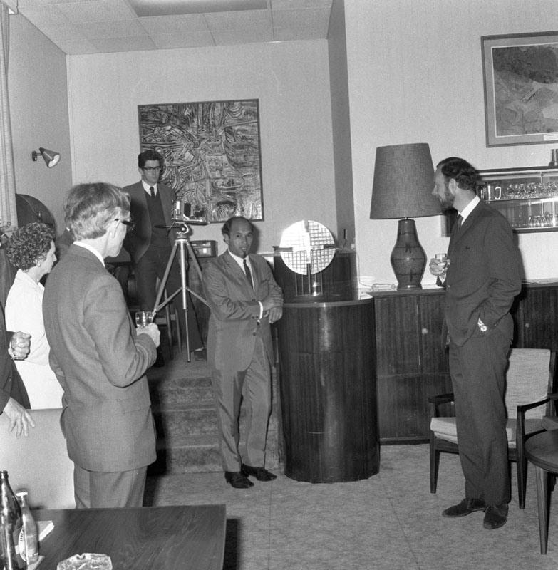 d. Art award to Sculptor, Crs Room, by Mrs Smuts-Kennedy