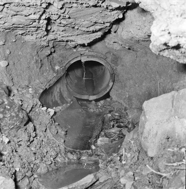 a. No 28 Oriental Terrace, Cavity on footpath and collapsed storm water earthenware drain under garage