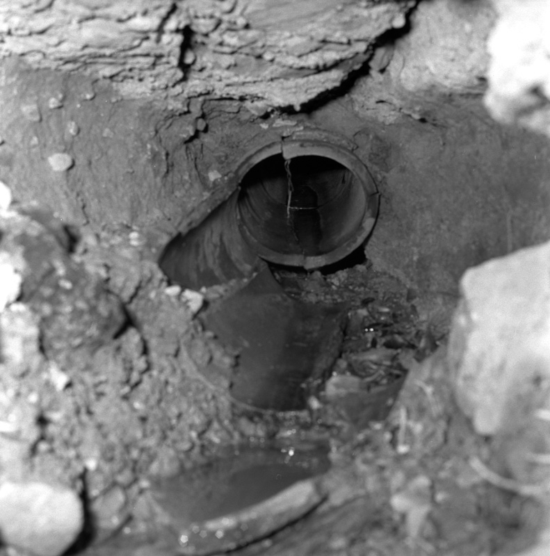 e. No 28 Oriental Terrace, Cavity on footpath and collapsed storm water earthenware drain under garage