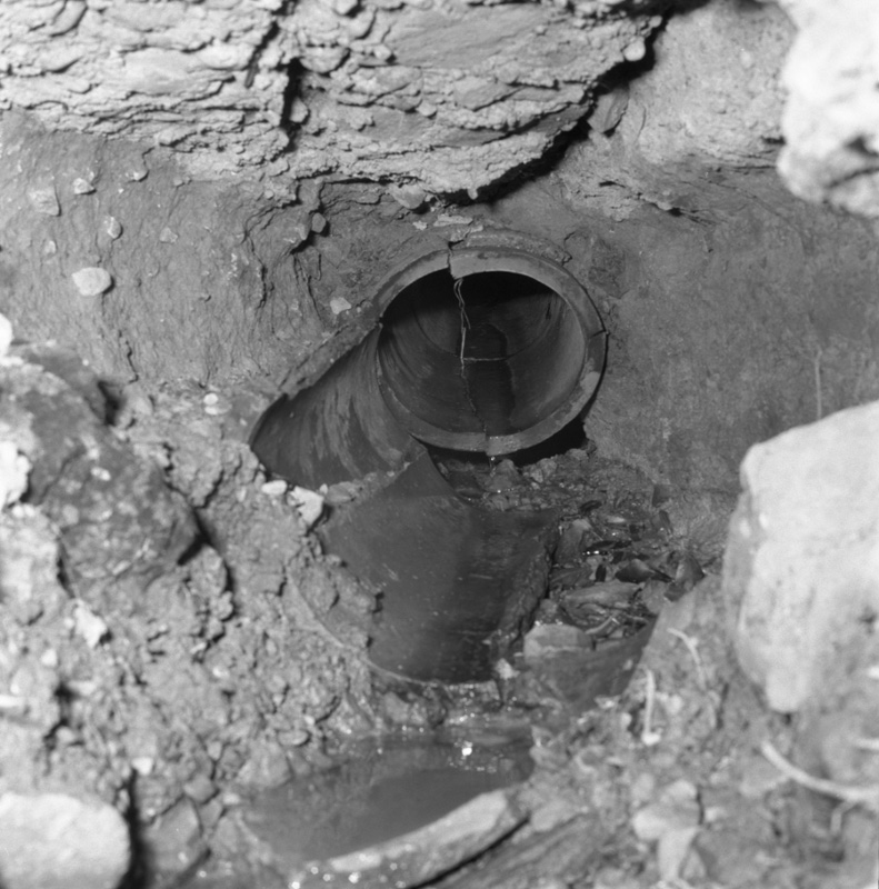 f. No 28 Oriental Terrace, Cavity on footpath and collapsed storm water earthenware drain under garage