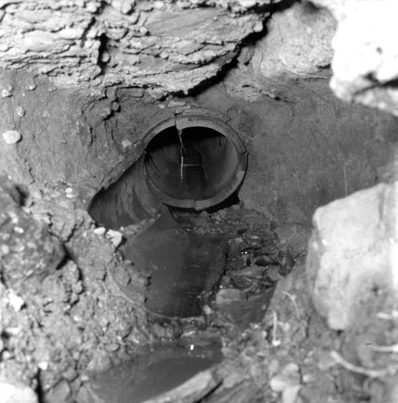 g. No 28 Oriental Terrace, Cavity on footpath and collapsed storm water earthenware drain under garage