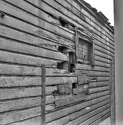 b. Sub Standard Dwelling, no. 90 Mein Street, Newtown