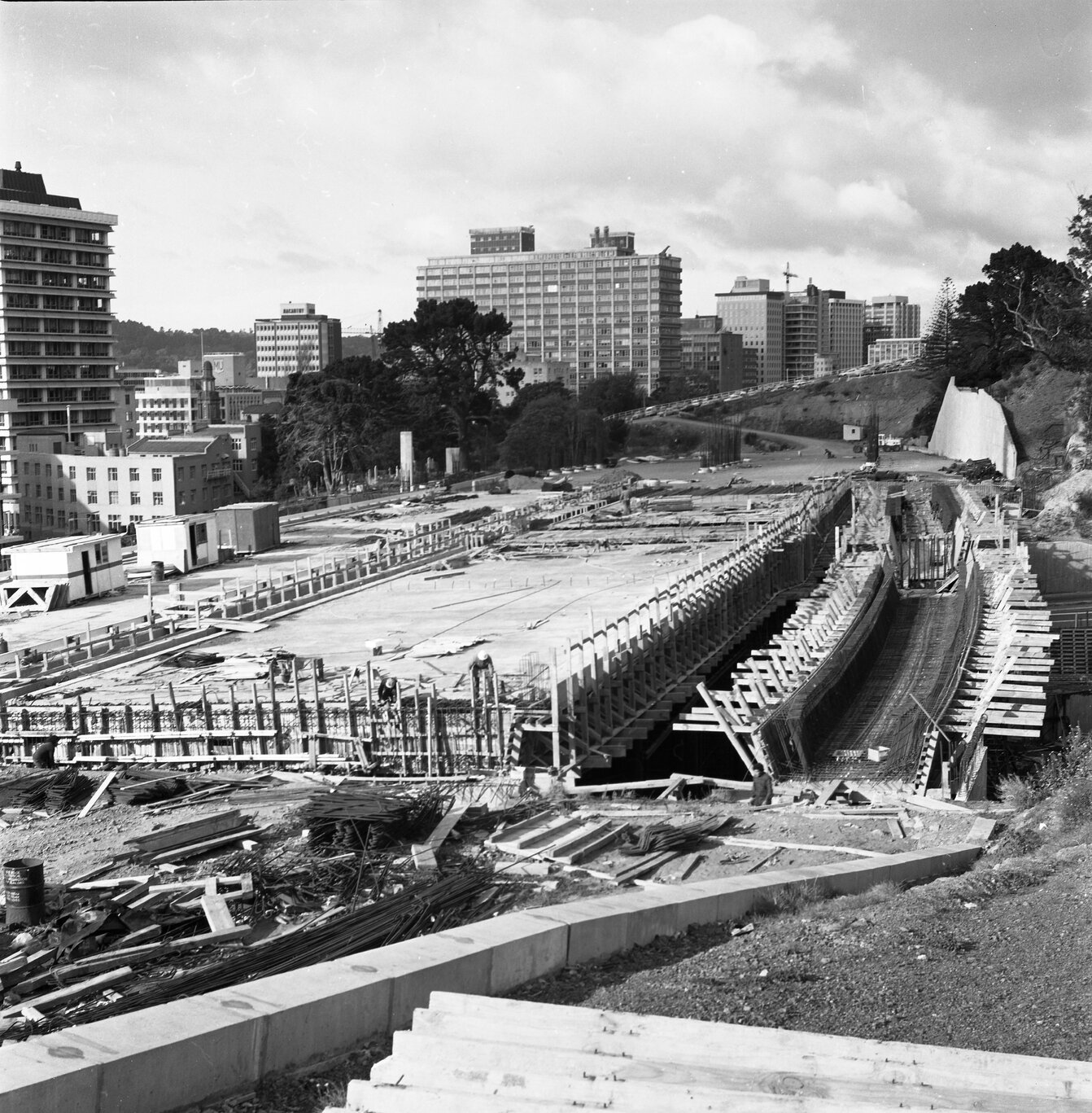 a. Motorway construction Bowen Street and Hill St