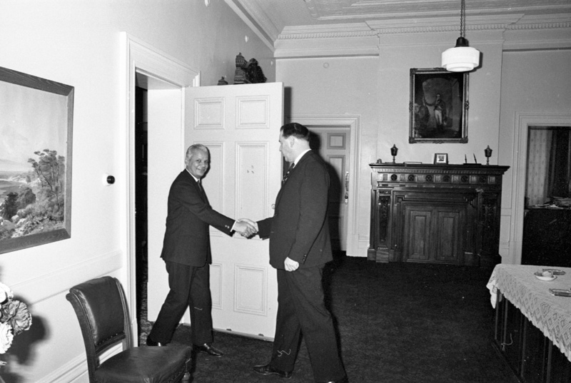 b. Gift of books by Indian High Commissioner, Mayor's room