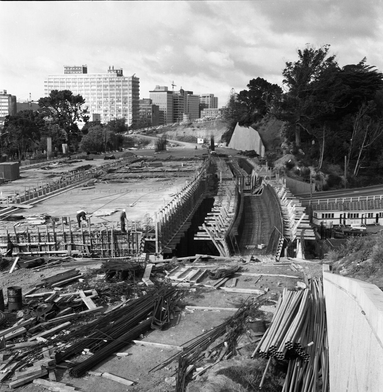 b. Motorway construction Bowen Street and Hill St
