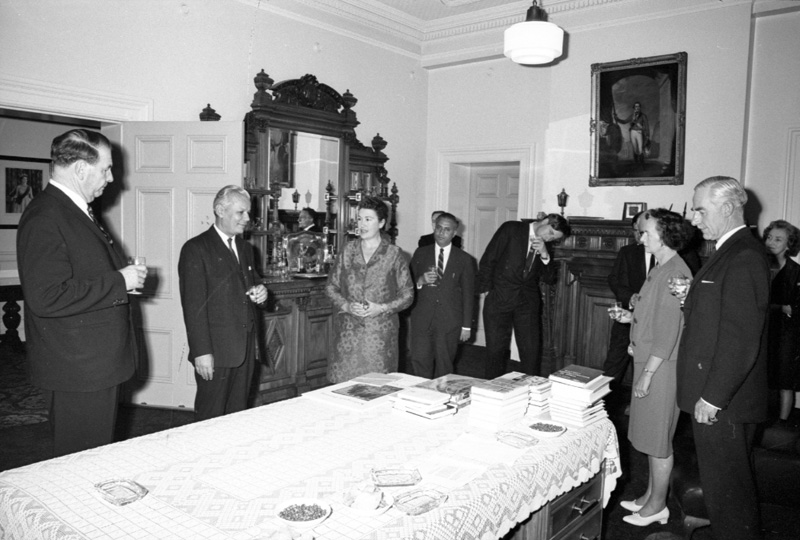 d. Gift of books by Indian High Commissioner, Mayor's room