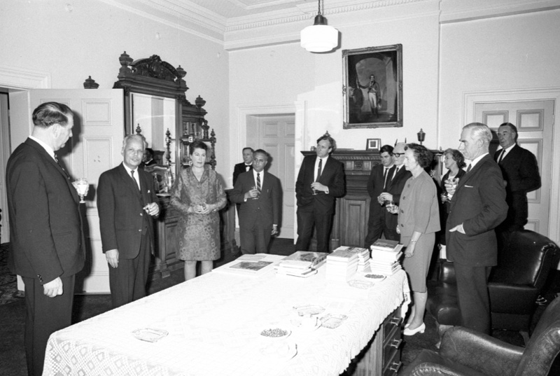 e. Gift of books by Indian High Commissioner, Mayor's room