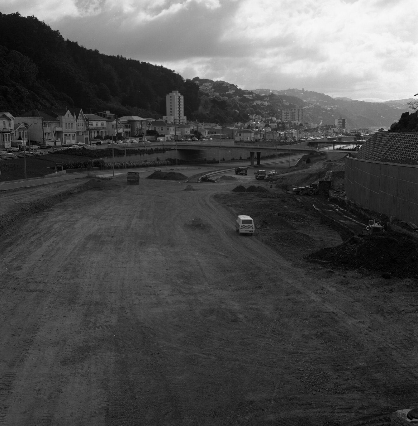 d. Motorway construction Bowen Street and Hill St