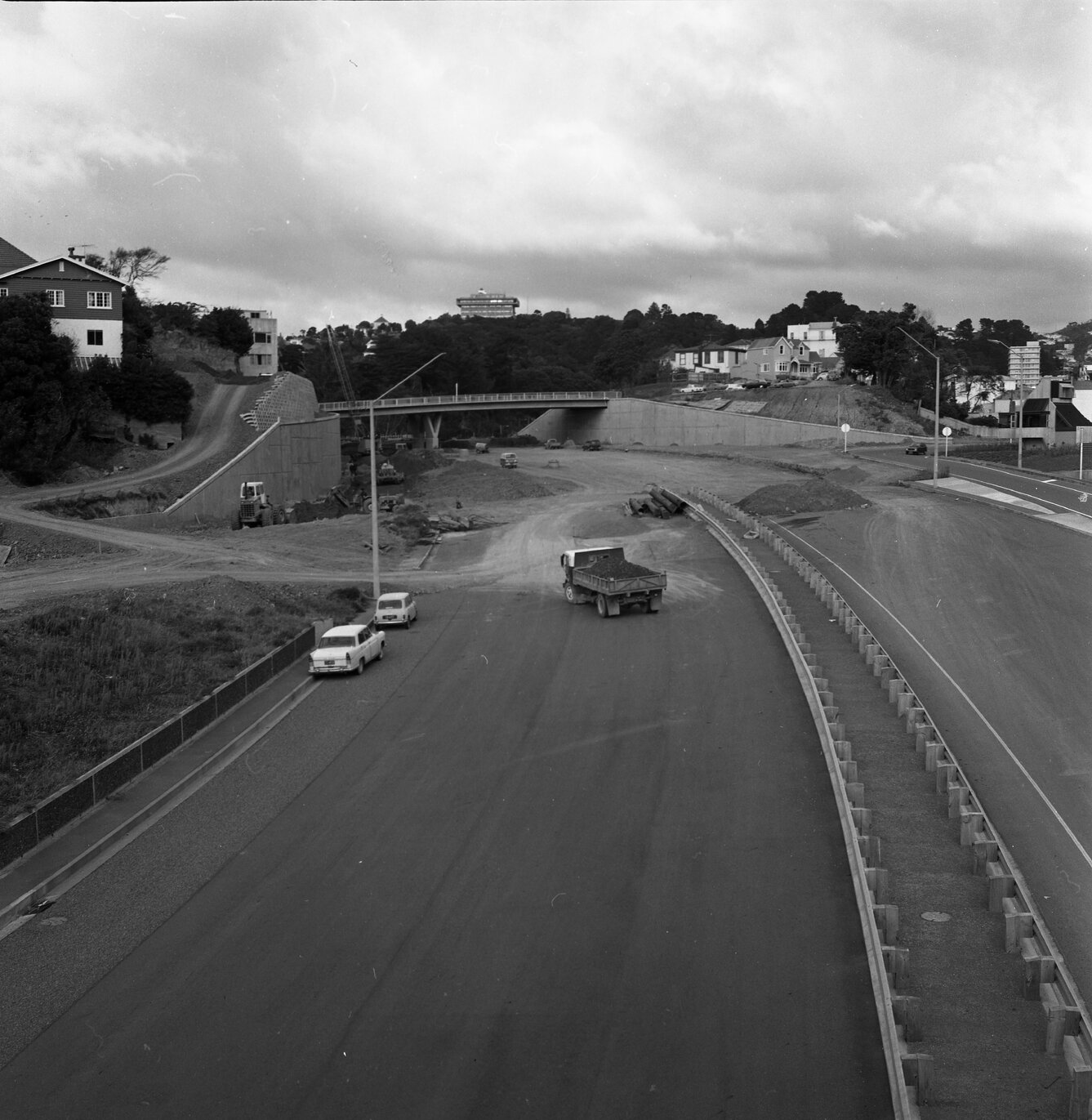 e. Motorway construction Bowen Street and Hill St