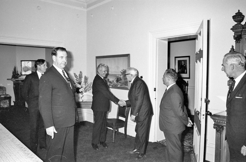 h. Gift of books by Indian High Commissioner, Mayor's room