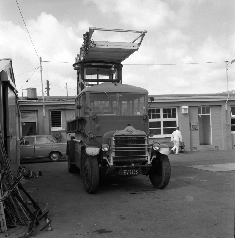 b. Daimler overhead repair truck no. 15